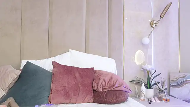 Denise Taylor online show from January 1, 6:16 pm