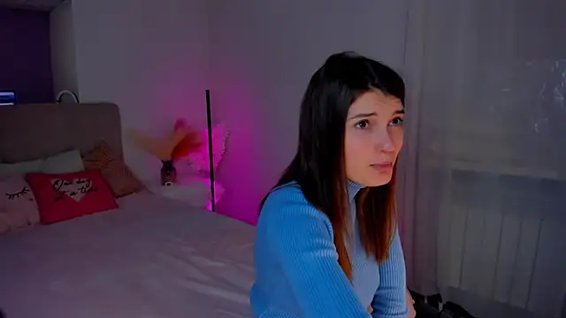 Laura Leee online show from February 9, 12:30 pm