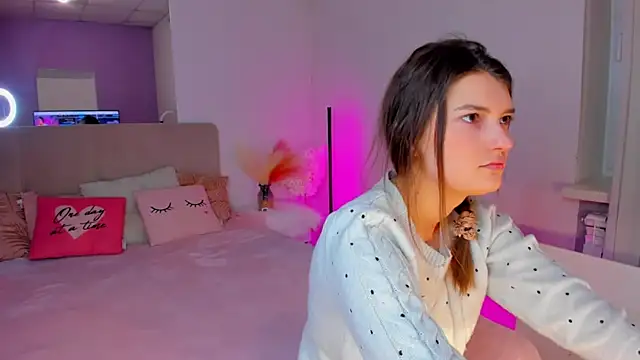 Laura Leee online show from February 10, 6:31 am