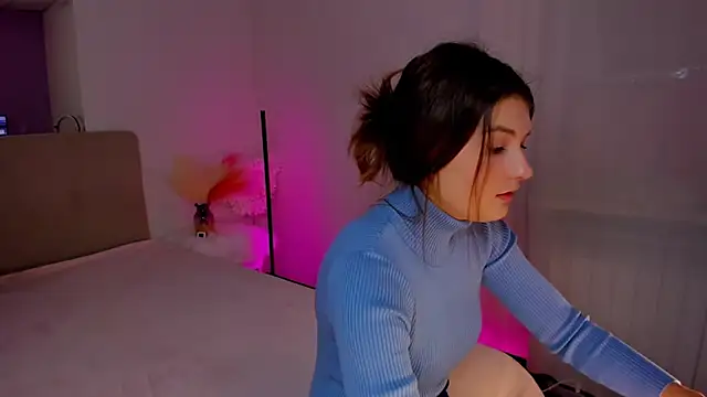 Laura Leee online show from February 20, 5:33 am