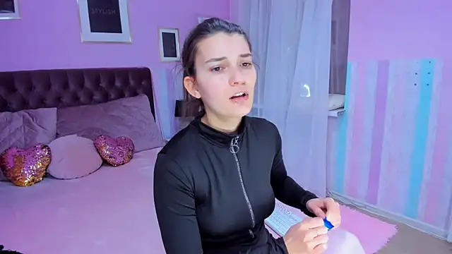 Laura Leee online show from March 13, 9:32 am