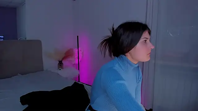 Laura Leee online show from March 18, 6:25 am