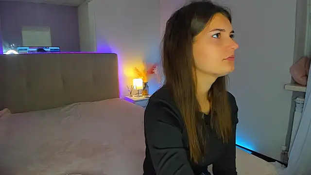 Laura Leee online show from October 7, 5:26 am