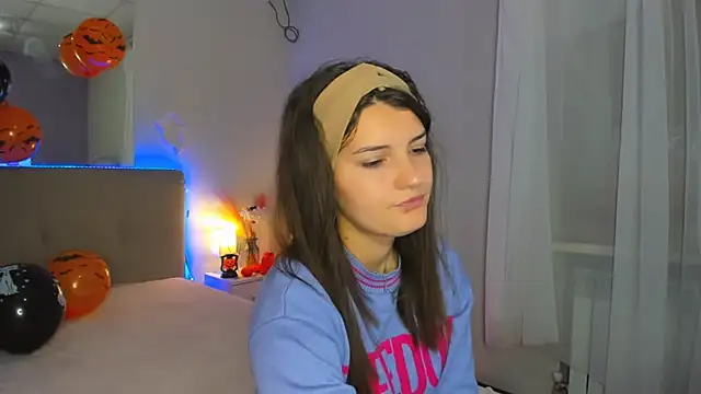 Laura Leee online show from October 24, 5:26 am