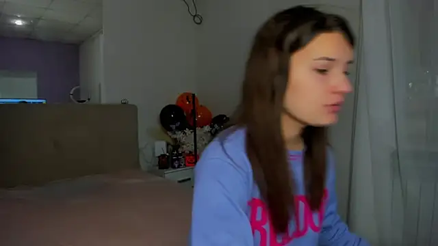 Laura Leee online show from November 5, 6:02 am