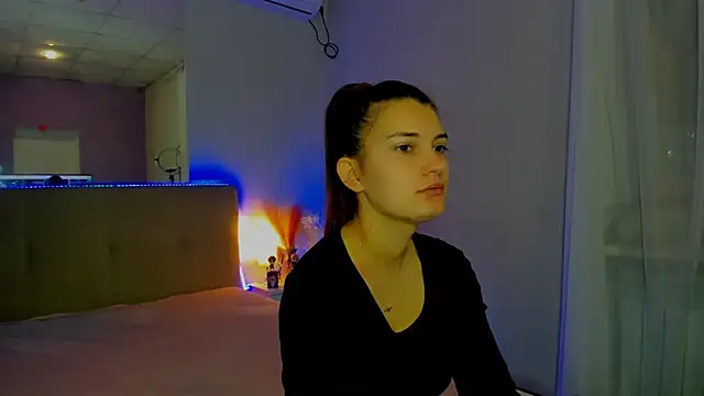 Laura Leee online show from November 12, 6:25 am