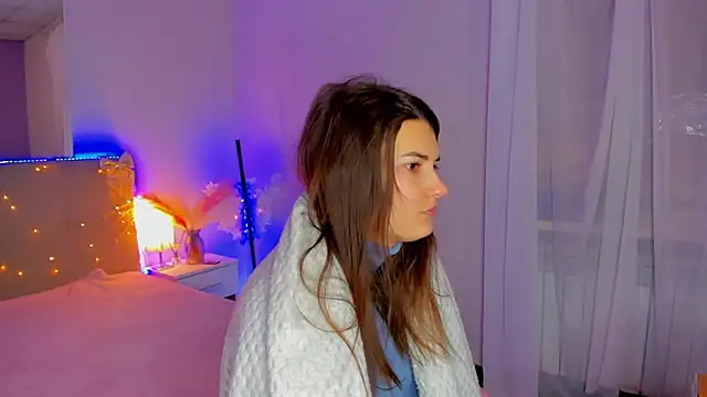 Laura Leee online show from February 5, 6:07 am