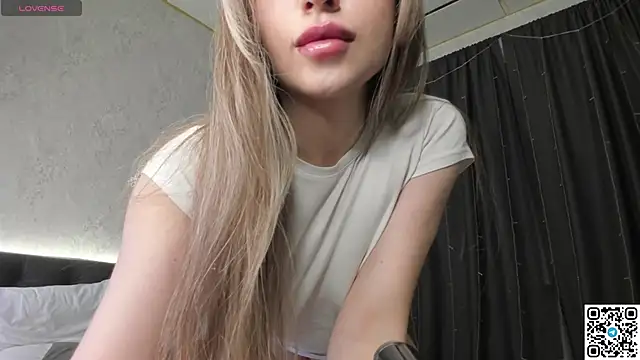 Snapshot of jenn_soucek chatting on December 16, 1:10 am jenn soucek online show from December 16, 1:10 am