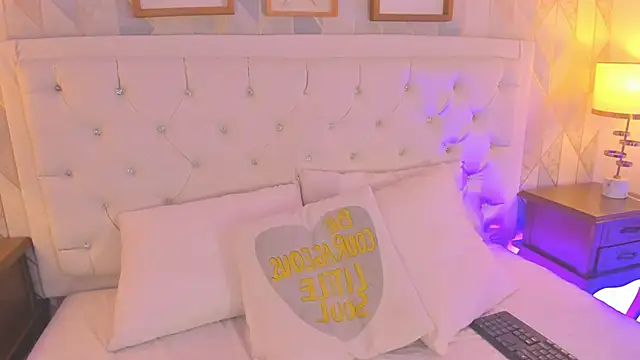 Snapshot of martina_rivera_ chatting on April 29, 12:09 pm martina rivera online show from April 29, 12:09 pm