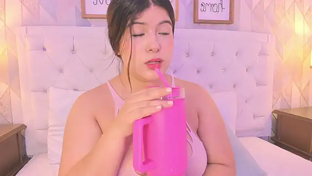 Snapshot of martina_rivera_ chatting on May 22, 12:00 pm martina rivera online show from May 22, 12:00 pm