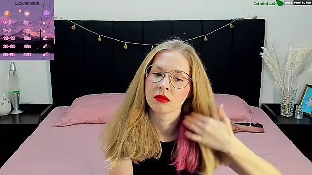 Snapshot of CatmintLush chatting on June 17, 11:38 pm CatmintLush online show from June 17, 11:38 pm