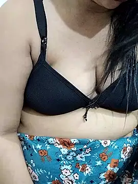Snapshot of Urmila_bhabhii chatting on June 15, 3:47 pm Urmila bhabhii online show from June 15, 3:47 pm