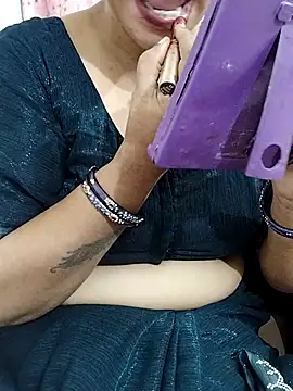 Snapshot of Urmila_bhabhii chatting on July 31, 3:39 am Urmila bhabhii online show from July 31, 3:39 am