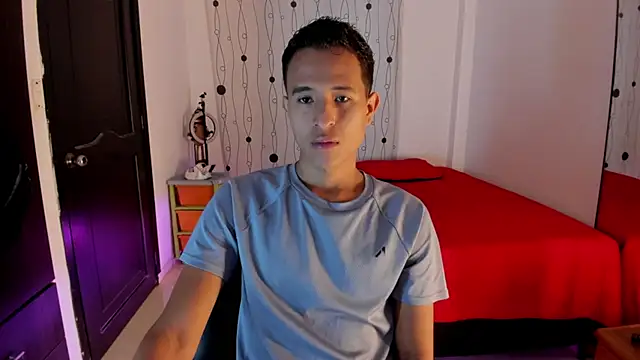 Snapshot of alessandro_wizard chatting on February 25, 12:55 pm alessandro wizard online show from February 25, 12:55 pm