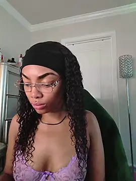 Snapshot of butterflybootyy chatting on May 15, 11:17 am butterflybootyy online show from May 15, 11:17 am