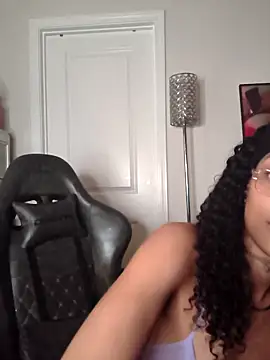 Snapshot of butterflybootyy chatting on May 19, 1:56 am butterflybootyy online show from May 19, 1:56 am