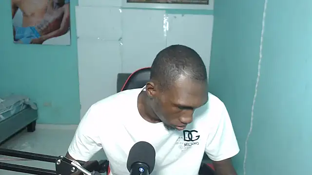 Snapshot of black30cmdick chatting on February 11, 6:46 pm black30cmdick online show from February 11, 6:46 pm