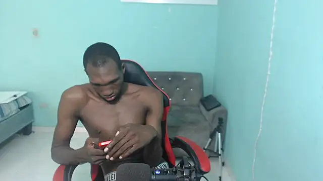 Snapshot of black30cmdick chatting on February 22, 2:15 pm black30cmdick online show from February 22, 2:15 pm