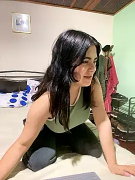 emiliaharper408 online show from December 4, 4:43 am