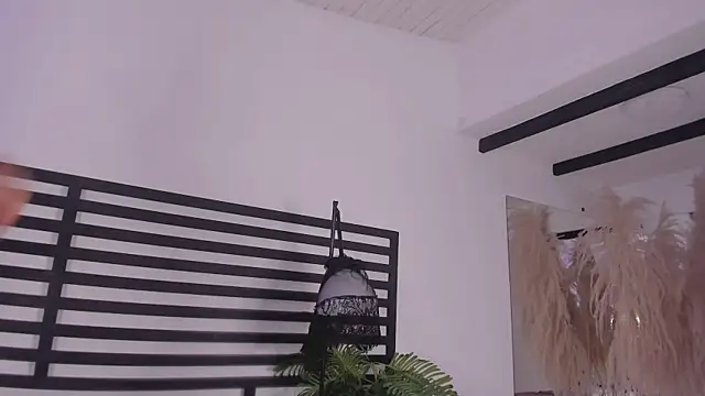 Snapshot of ariana_rosse__ chatting on January 12, 5:44 pm ariana rosse   online show from January 12, 5:44 pm