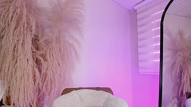 Snapshot of ariana_rosse__ chatting on February 4, 3:36 pm ariana rosse   online show from February 4, 3:36 pm