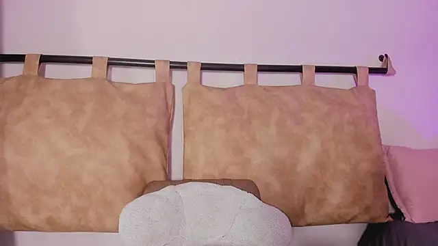 Snapshot of ariana_rosse__ chatting on February 8, 6:44 pm ariana rosse   online show from February 8, 6:44 pm