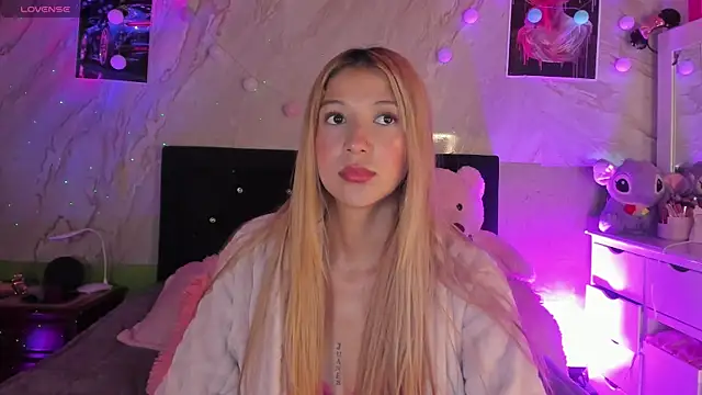 Snapshot of ariana_rosse__ chatting on October 2, 10:44 am ariana rosse   online show from October 2, 10:44 am