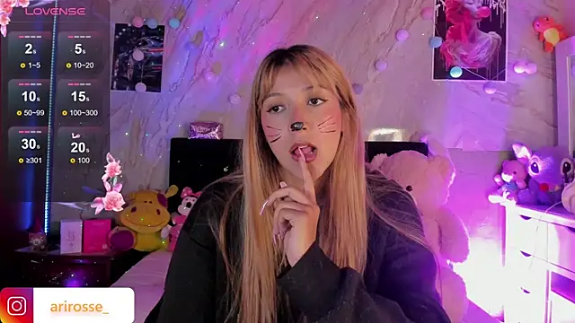 Snapshot of ariana_rosse__ chatting on October 31, 8:59 am ariana rosse   online show from October 31, 8:59 am