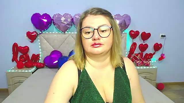 ZannaDreil online show from February 26, 7:05 pm