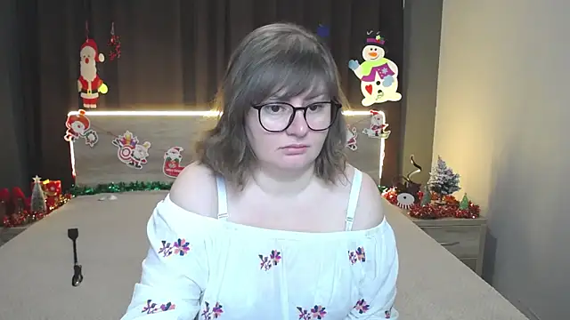 ZannaDreil online show from December 17, 6:58 pm