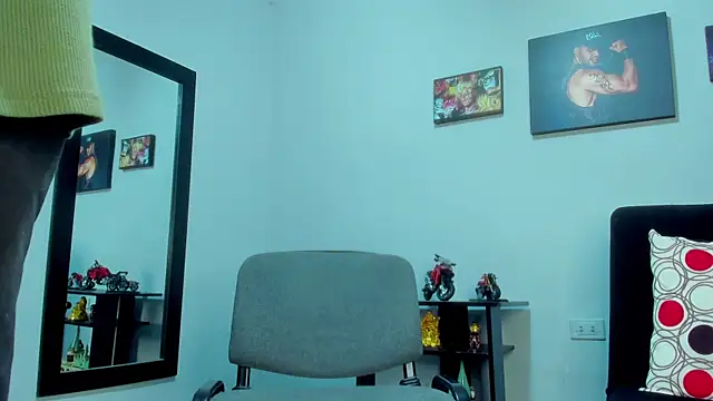 SamirHazard97 online show from December 18, 2:21 am