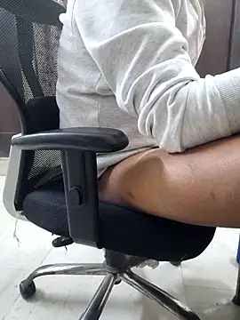 Snapshot of divyansh_hyderabadi chatting on December 15, 5:06 pm divyansh hyderabadi online show from December 15, 5:06 pm