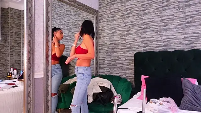 SarraRose online show from October 4, 8:51 pm