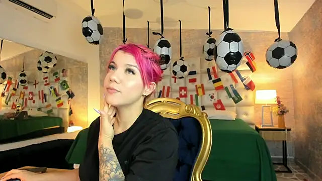 MelaniieRoux online show from June 16, 7:38 pm