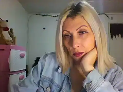 alixia81 online show from December 15, 9:24 am