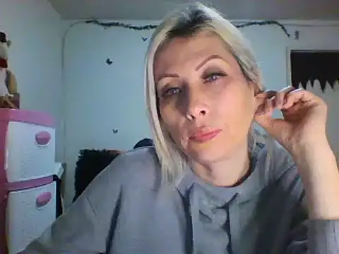 alixia81 online show from December 21, 11:24 pm