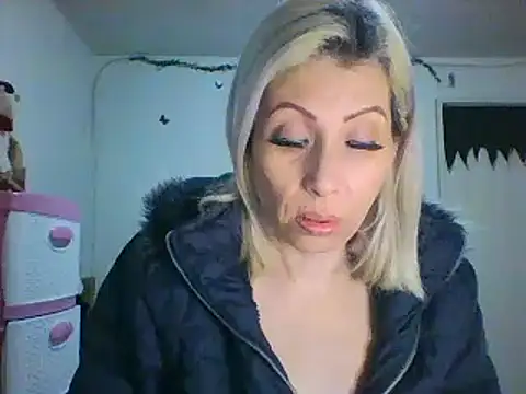 alixia81 online show from December 24, 9:39 am