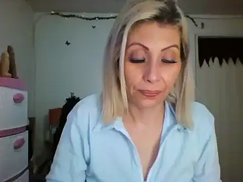 alixia81 online show from December 28, 12:35 pm