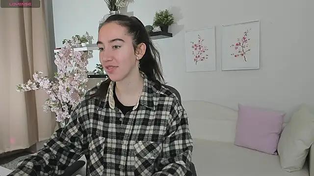 Belle Via online show from April 14, 2:45 pm