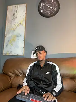 AaronCruz  online show from February 6, 7:18 pm