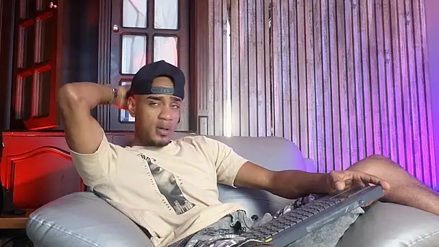 AaronCruz  online show from February 18, 4:36 pm