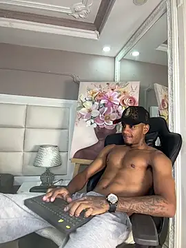 Snapshot of AaronCruz_ chatting on May 6, 9:31 pm AaronCruz online show from May 6, 9:31 pm