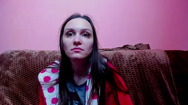 Snapshot of AlmaQueen chatting on December 6, 8:05 am AlmaQueen online show from December 6, 8:05 am