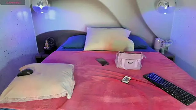 LottiCarter online show from April 4, 7:55 pm