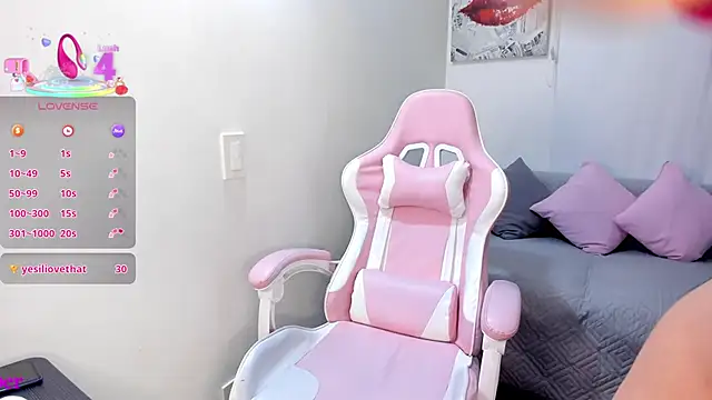 Snapshot of ivanacoper chatting on October 2, 5:25 am ivanacoper online show from October 2, 5:25 am