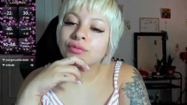 Snapshot of sammymoon chatting on June 30, 8:37 am sammymoon online show from June 30, 8:37 am