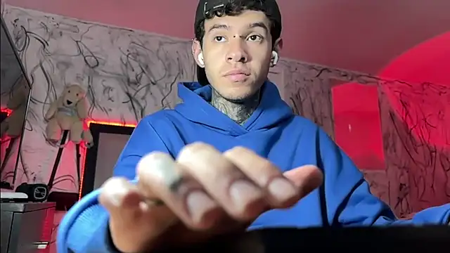 Saturno v online show from January 29, 2:21 pm