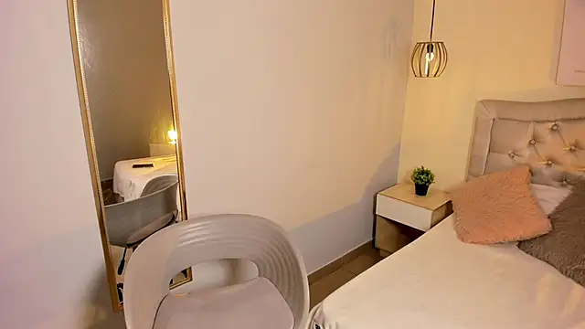 escarleth   online show from November 18, 12:20 pm