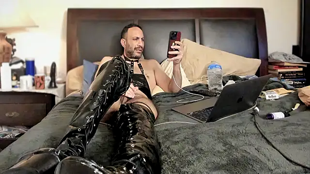 kinkyguy32323 online show from March 29, 1:44 pm