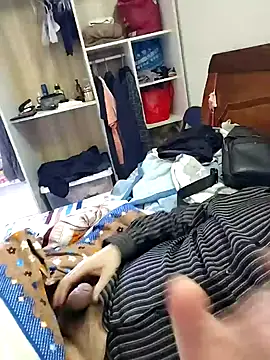 Snapshot of yjw6688 chatting on May 1, 2:05 am yjw6688 online show from May 1, 2:05 am